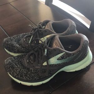 Brooks launch 4 running shoes